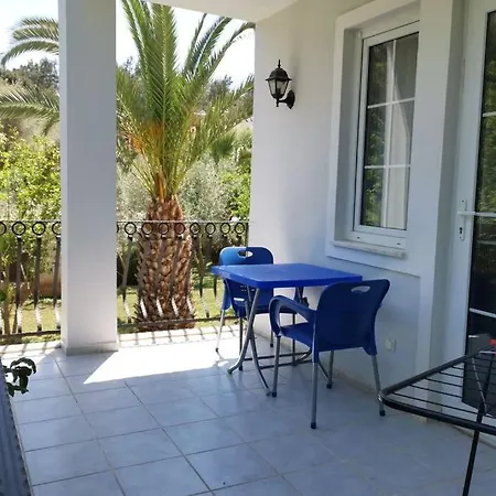 çam Ormanı Içinde Havuzlu Daire